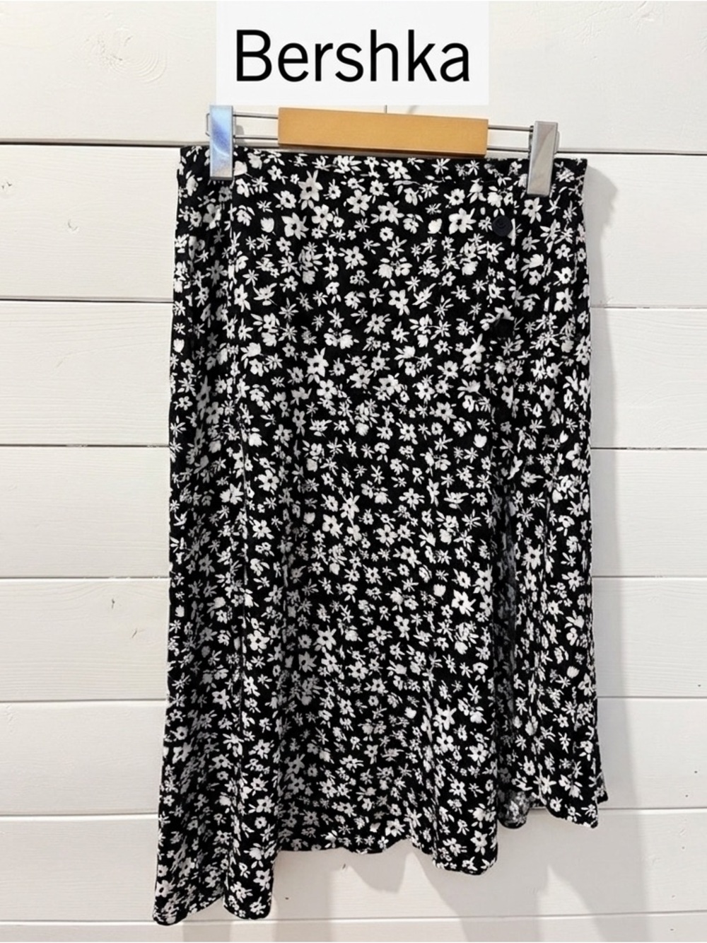 Floral Button-Front Skirt – Bershka L